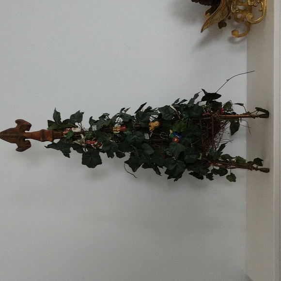 #7 NO ROOM 4 a CHRISTMAS TREE? Handcrafted Fleur-de-Lis "Ivy Topiary" - Picture 2 of 11